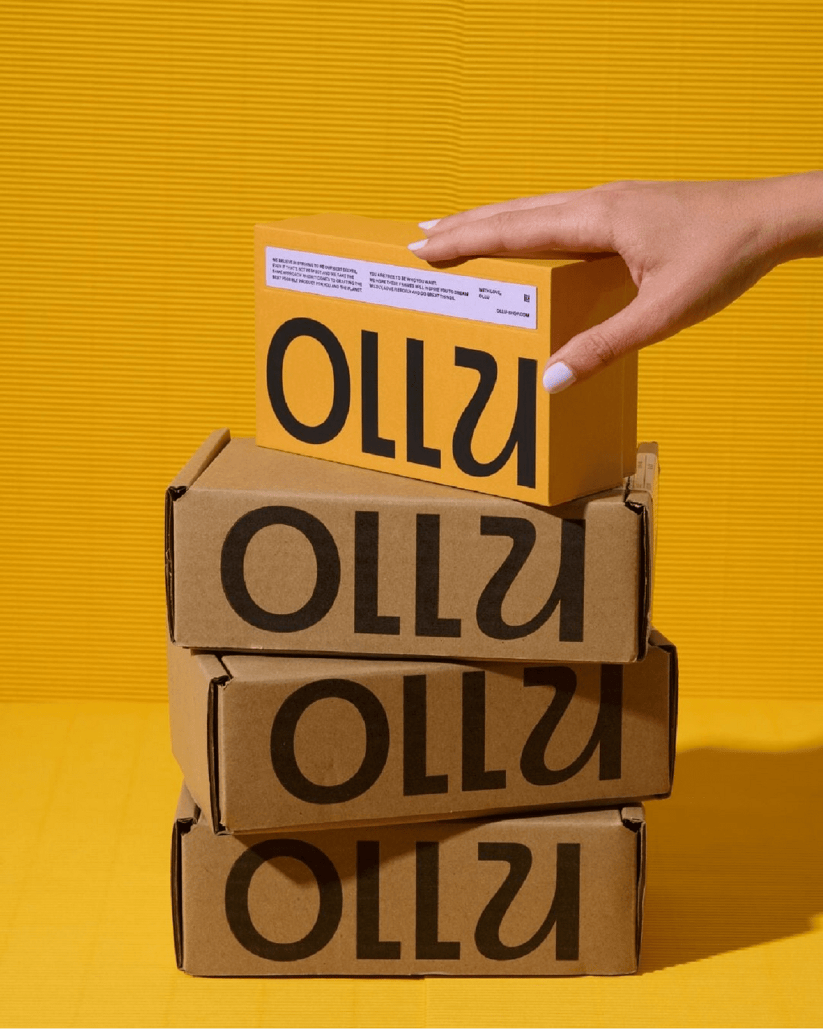 Ollu box set with hard case, cleaning cloth and travel pouch