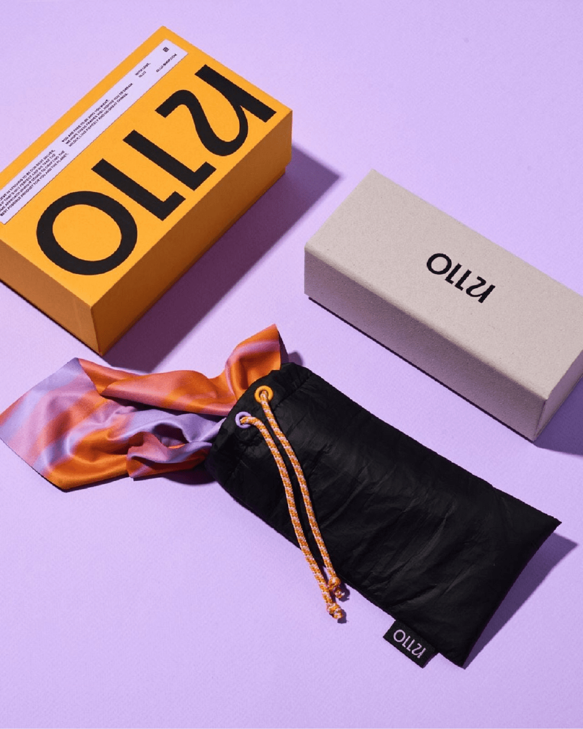 Ollu box set with hard case, cleaning cloth and travel pouch, view 3