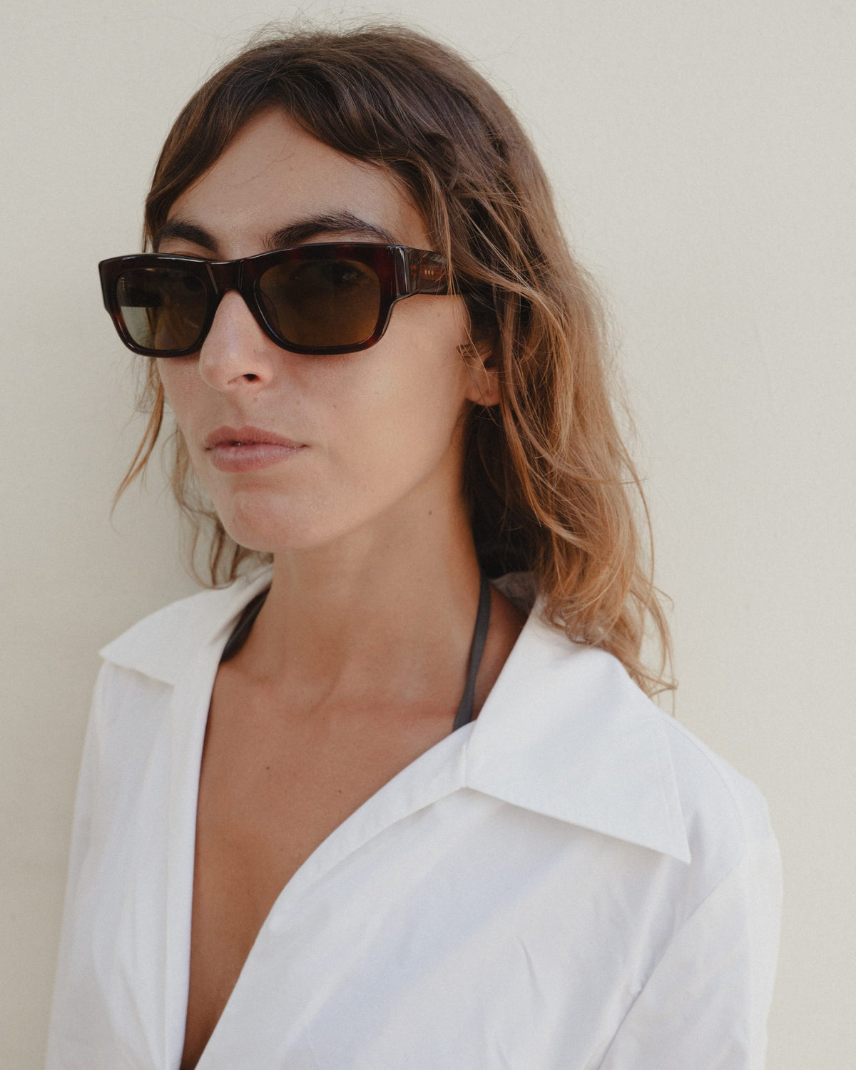 Woman wearing Massa amber tortoise wayfarer sunglasses with brown lenses