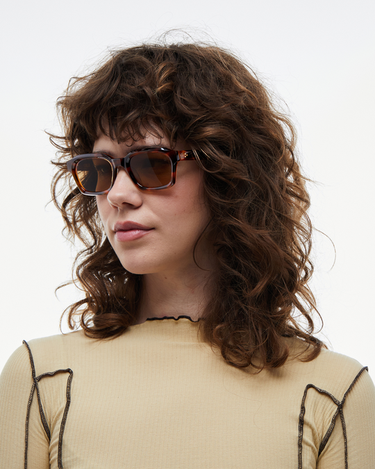 Woman wearing Saguaro tortoise square sunglasses with yellow lenses, look 2